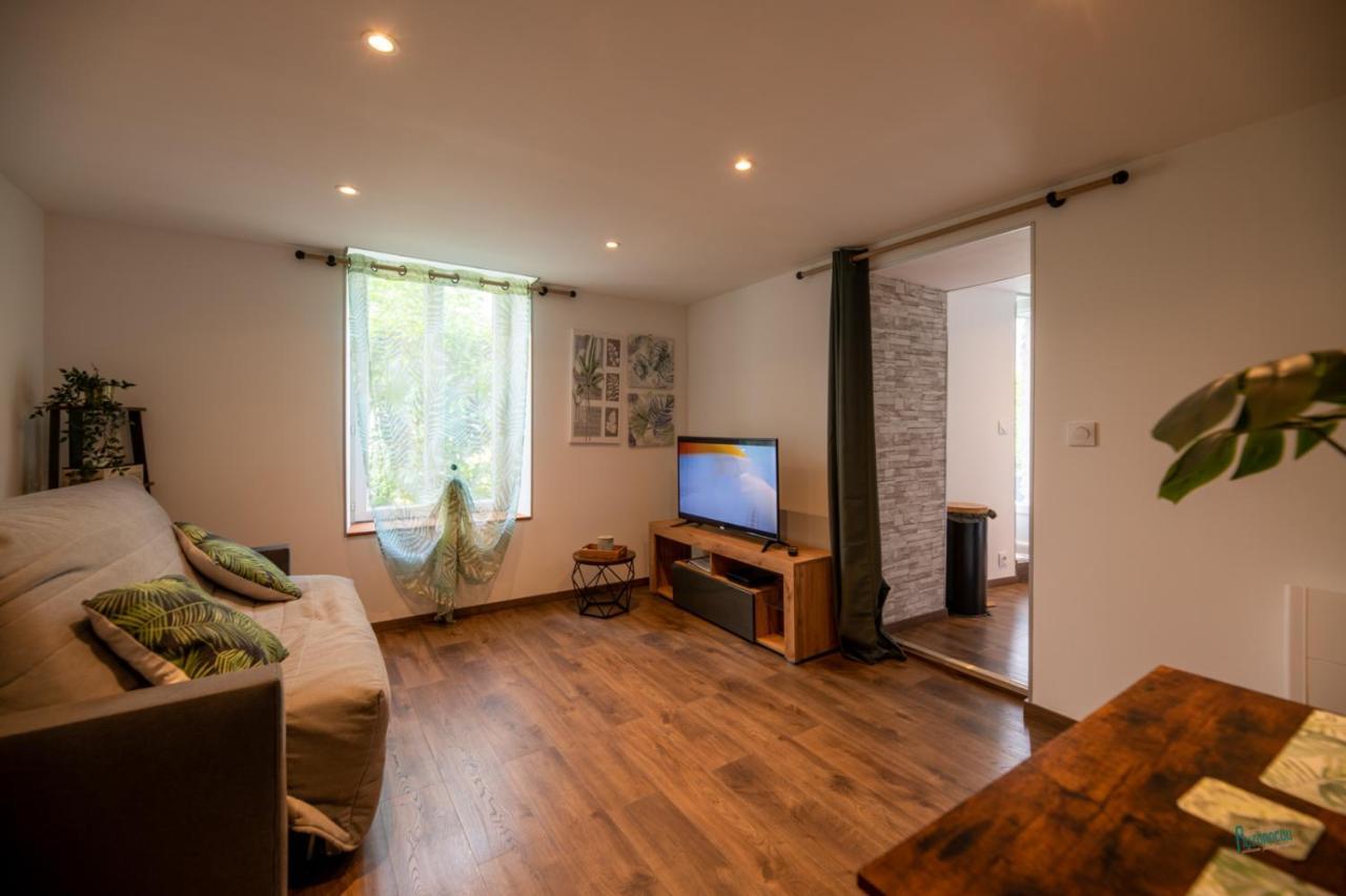 Naturel : Studio Calme Et Agreable Les Bordes Экстерьер фото